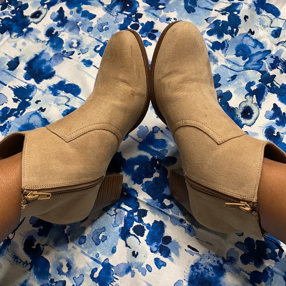 H&M DIVIDED- Tan Ankle boots. Size 8.5